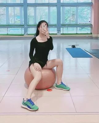 Hotgirl Trần Thị Duyên tạo dáng đẹp khi tập Gym